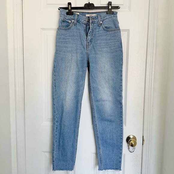 LEVI'S light/medium wash mom jeans - Picture 4 of 5